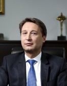 Г-н Димитър ШумаровЧлен на УС, изпълнителен директор и главен финансов директор, CV