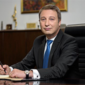 Г-н Димитър ШумаровЧлен на УС, изпълнителен директор и главен финансов директор, CV